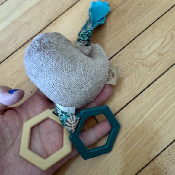 Itzy Ritzy car seat joy ritzy jungle travel toy - Picture 4 of 4